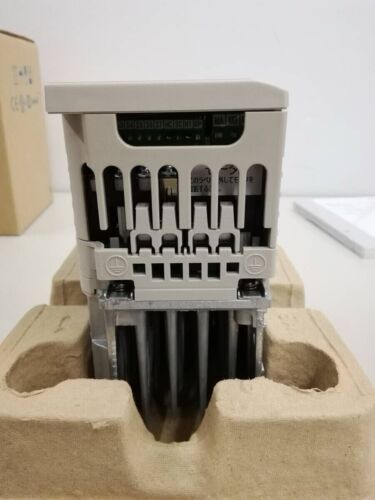 YASKAWA V1000 CIMR-VA2A0006BAA New Unused Stored Item From Japan - Picture 4 of 10