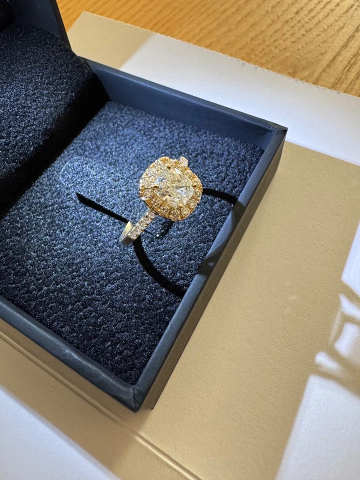Anello oro 18kt con diamante principale da 1.01 kt - Imagen 3 de 4