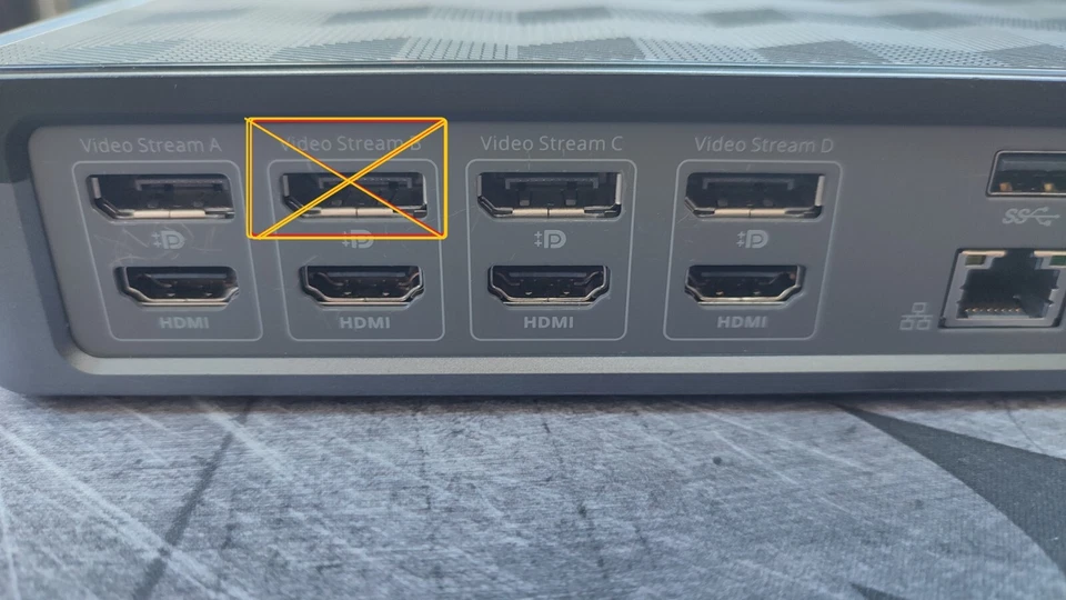 Targus USB-C Quad 4K Docking Station DisplayLink DOCK570EUZ **READ DESCRIPTION** - Image 2 of 4