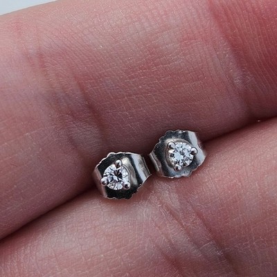 14K Weißgold 3 Krappen Diamant Ohrstecker 1/10TCW