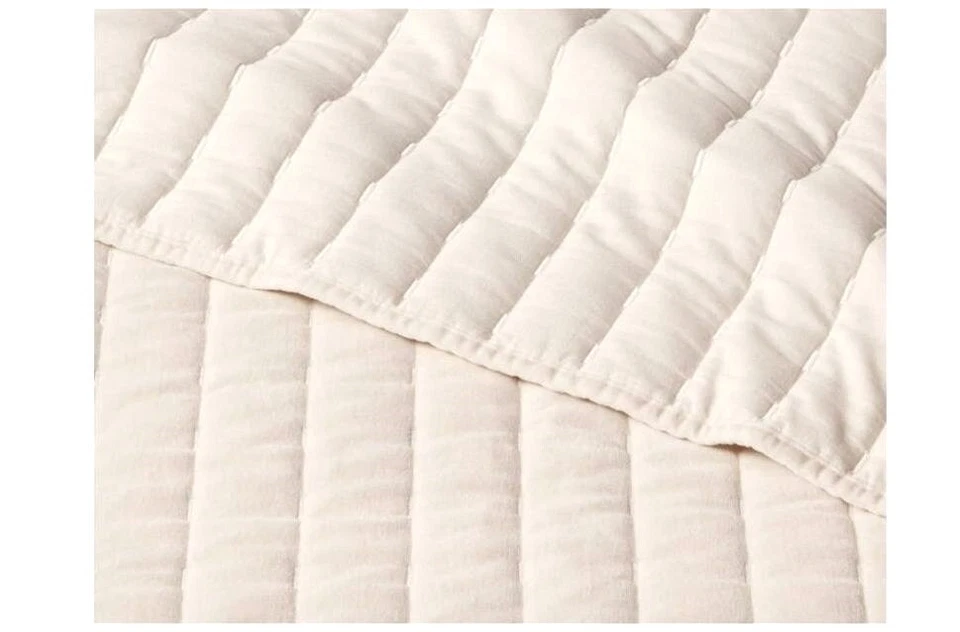 Threshold Velvet Quilt, Full/Queen, Rice Stitched Channel Design, 88" x 92" - Image 2 of 4