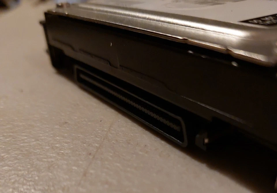 36GB Hitachi Ultrastar IC35L036UCDY10-0 08K0312 Ultra320 SCSI 80-pin SCA Drive - Image 4 of 4