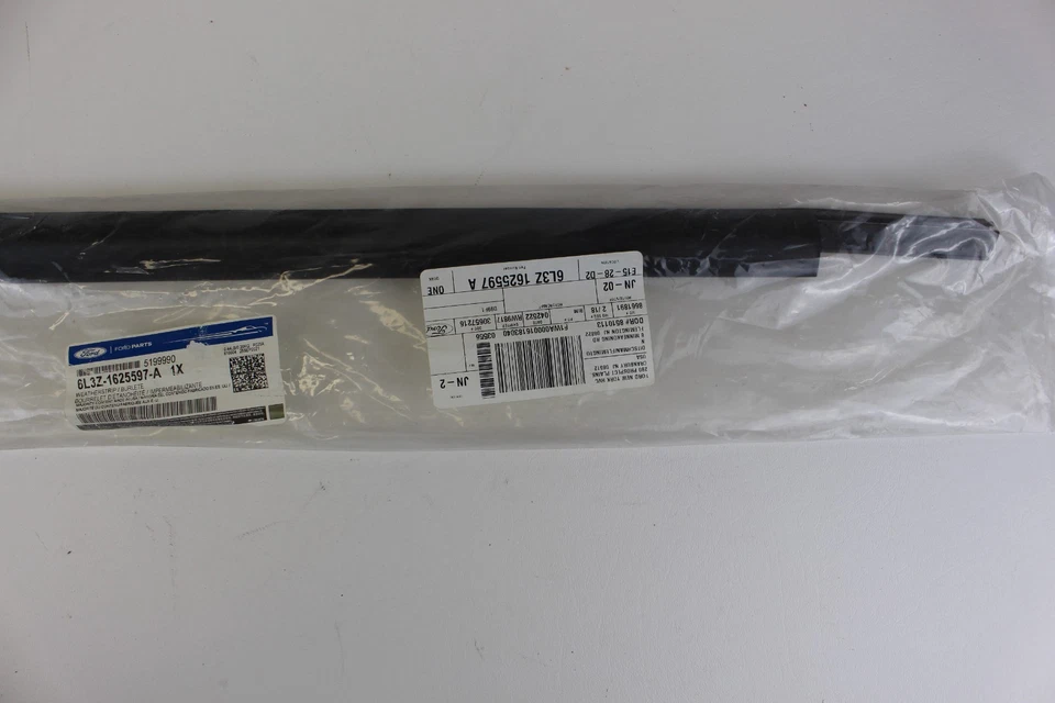 Moldura ventana trasera izquierda ford 6l3z-1625597-a f-150 marca lt Foto 4 de 4