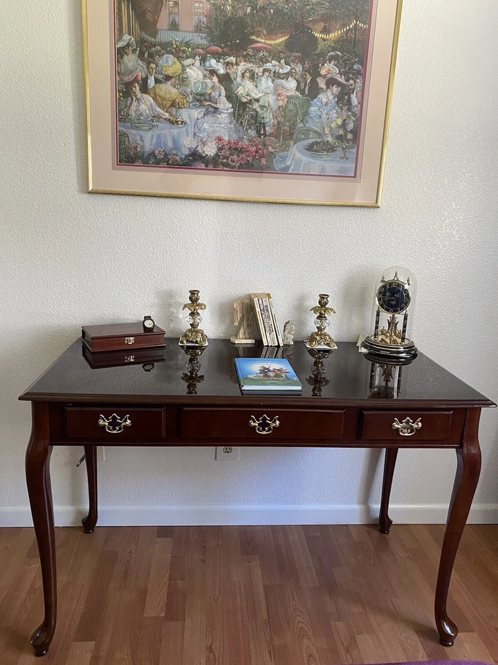 Mesa de Escribir Vintage), Escritorio Estilo Queen Anne. Madera maciza - ¿cereza? Solo escritorio Foto 2 de 4