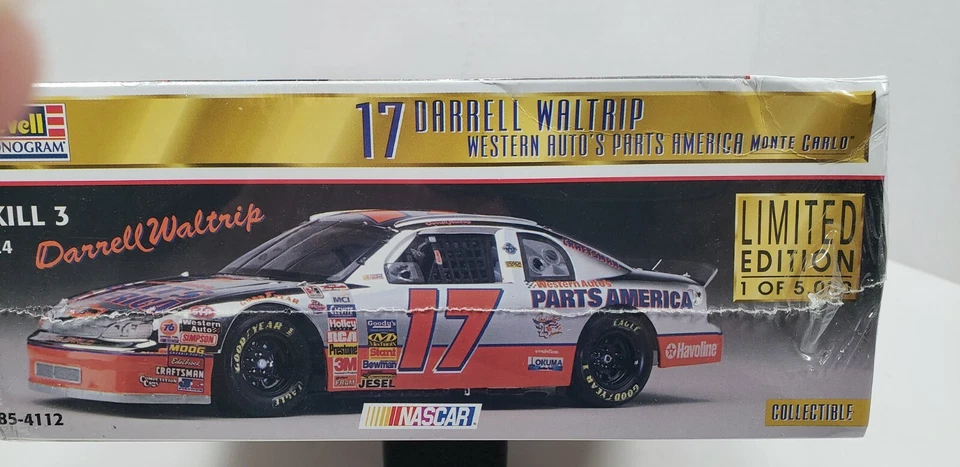 Coche de carreras Darell Waltrip 1997 cromo plateado NASCAR 25º año sellado NUEVO Foto 2 de 4