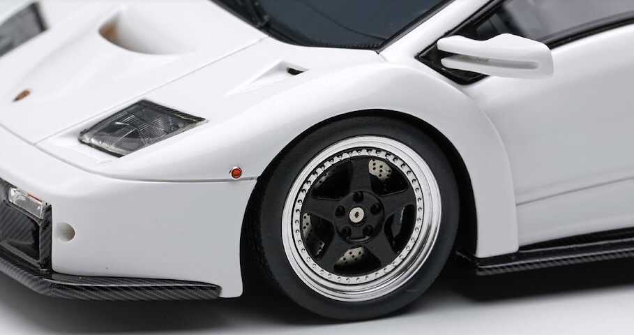 EM782B MakeUp/EIDOLON 1:43 Lamborghini Diablo GT 1999 White model