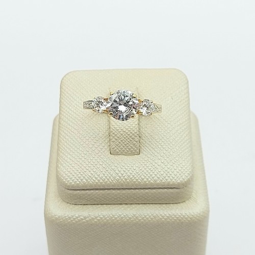 Ladies Yellow Gold 9ct (375, 9k) 3 Stone Diamantes Engagement Ring - Picture 7 of 9