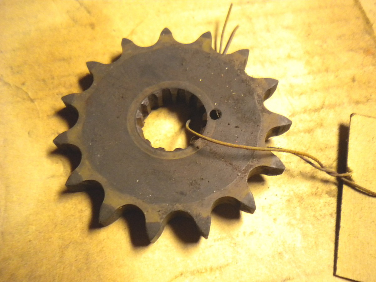 1991 Kawasaki ZX7R rear wheel drive chain sprocket 46T front