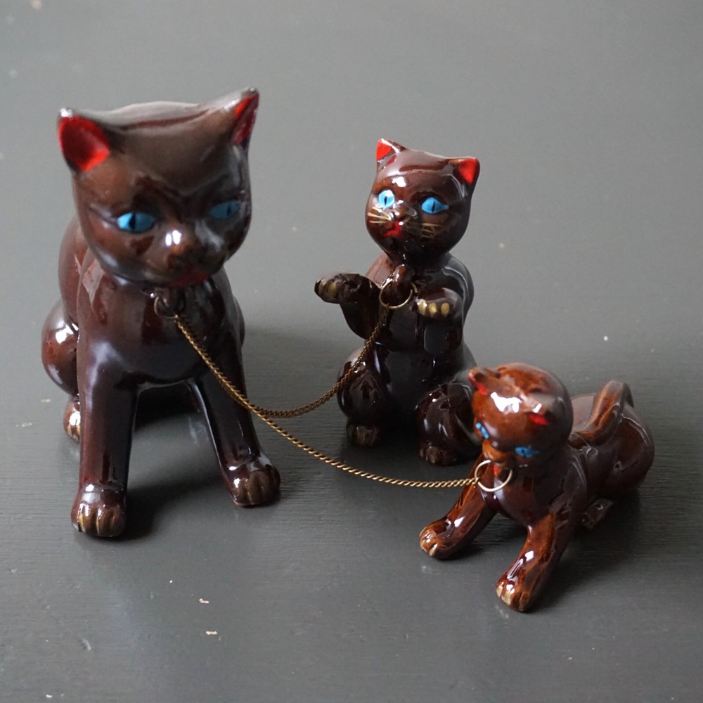 Cats Redware Figurine Set of 3 Chain Brown Gold Red Blue Vintage Japan? READ