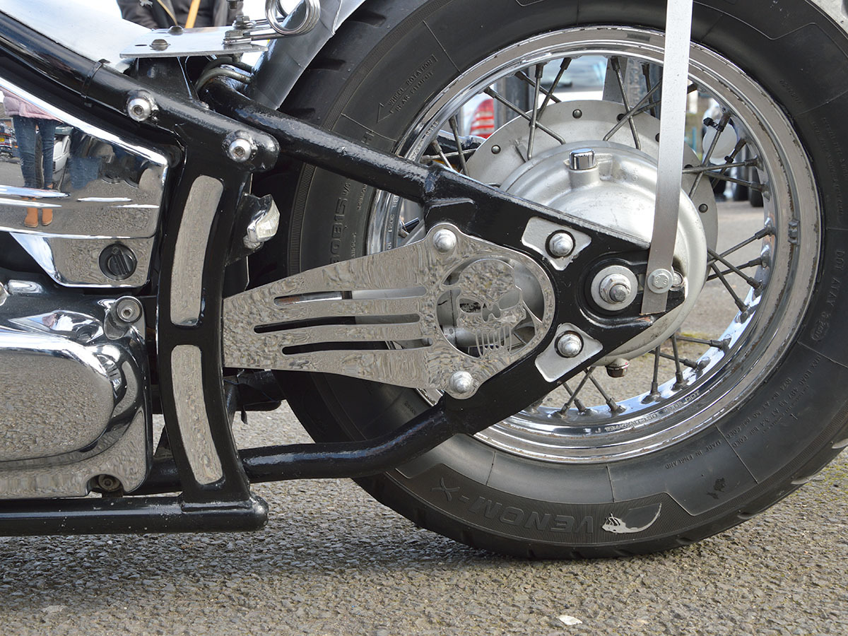 YAMAHA DRAGSTAR VSTAR XVS 650 & A CLASSIC CHROME DRIVE SHAFT SKULL COVER  GUARD | eBay