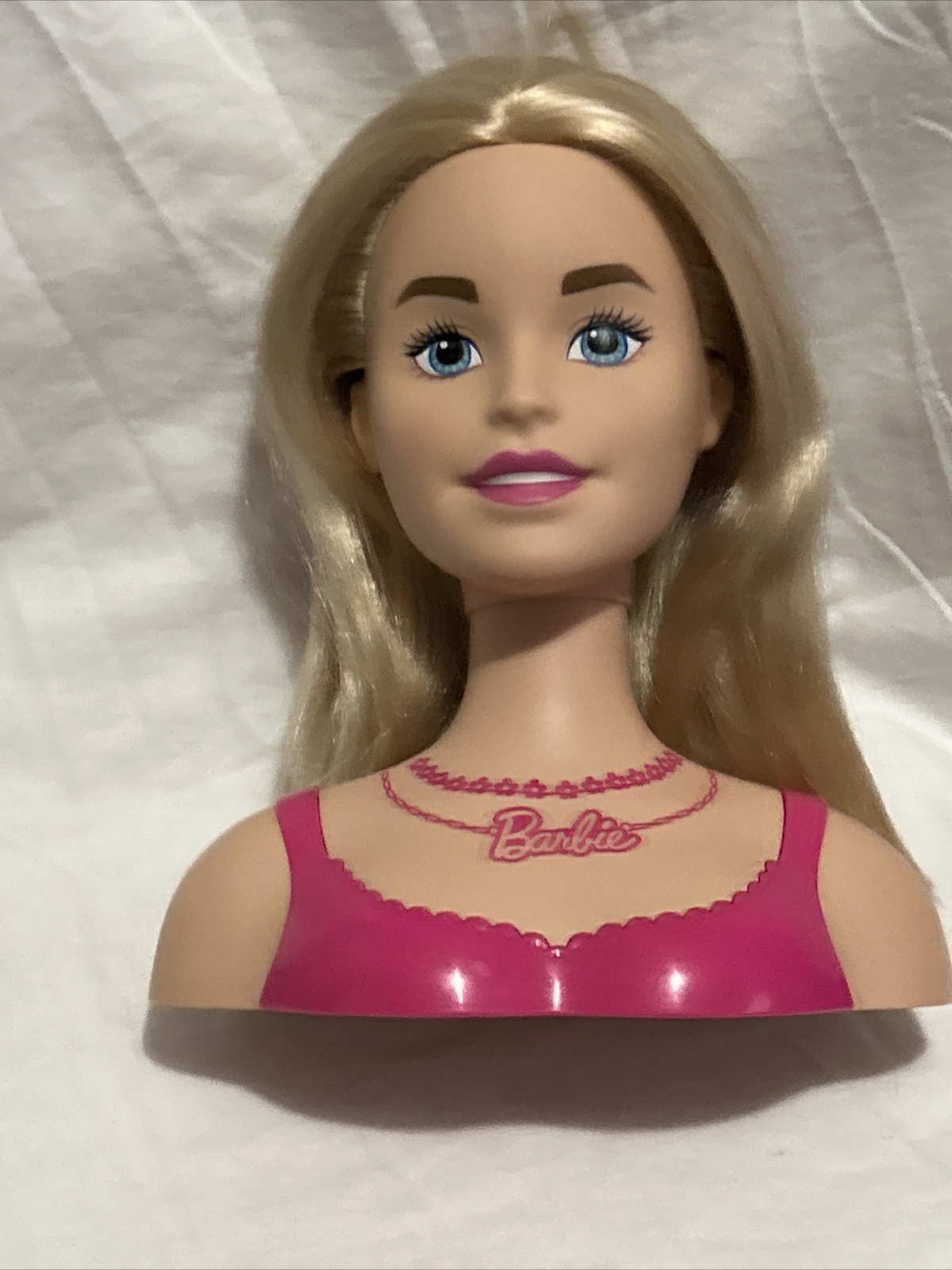 (Barbie Styling Head with Blonde Hair Great Condition SHARP AND NICE