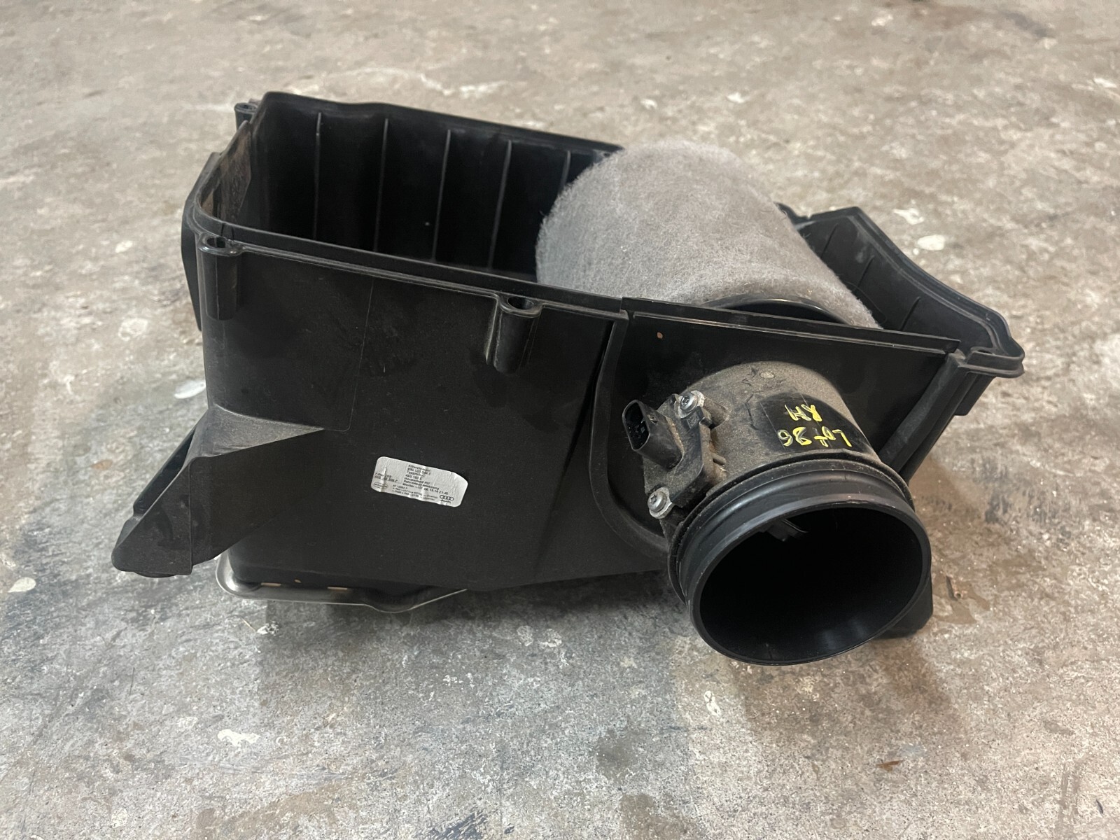 2017-2018 AUDI R8 PLUS PASSENGER RIGHT AIR INTAKE BOX W/ FILTER & SENSOR OEM