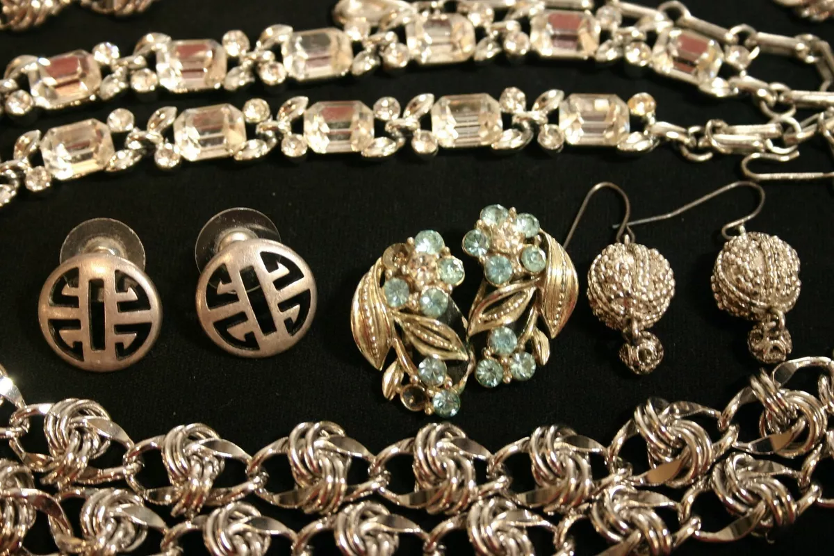 Vintage Lisner Costume Jewelry For Crafts Repair Upcycle or Wear 8
