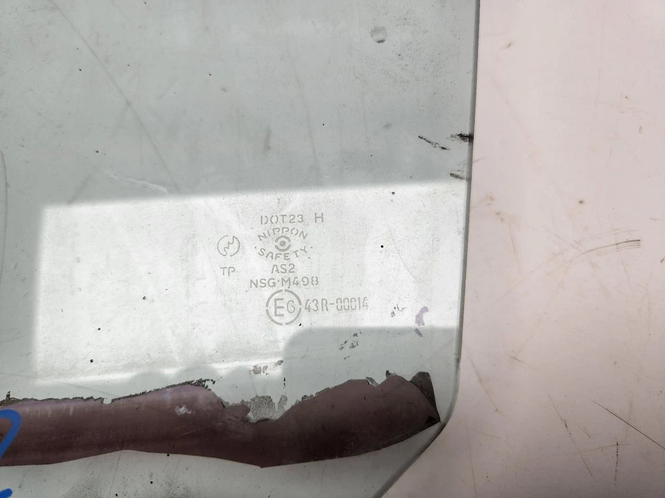 Левое стекло передней двери для Mazda MX-5 Miata 1996 1997 годов выпуска от оригинального производителя NA0159510 - Изображение 3 из 4