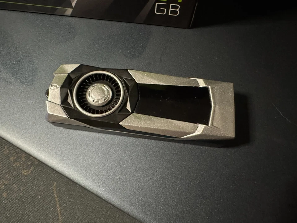 Unidad USB NVIDIA GeForce GTX 1080 64 GB Edición Limitada 1080 Extremadamente Rara Foto 2 de 4