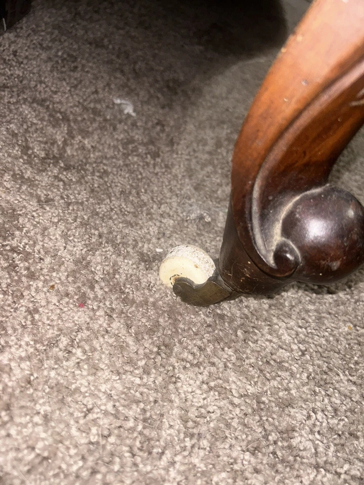 LATE 1800s ANTIQUE VICTORIAN FAINTING COUCH - Image 3 of 3