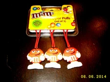 M&M Zipper pull - Hard plastic Red m&m SET OF 3 ON CARD! MINT! UNIQUE!!!