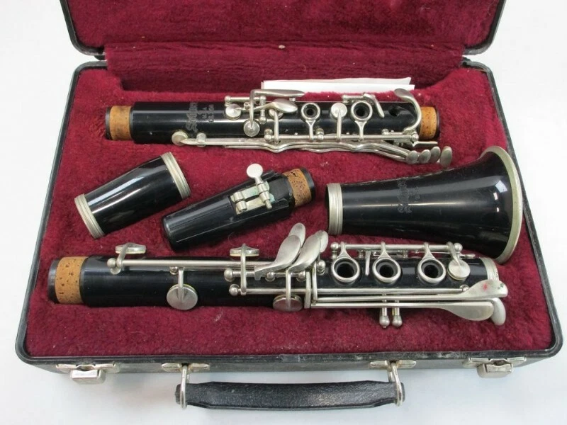 Selmer CL300 Bb Clarinet with case USA very good condition