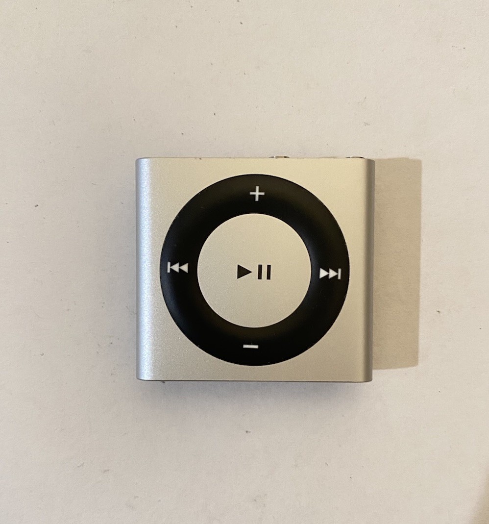 iPod shuffle アイポッドシャッフル2GB シルバー 未開封 Apple iPod Shuffle 4th Generation Silver (2GB) Excellent Condition