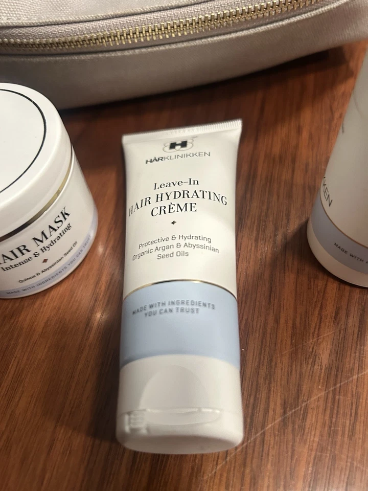 Kit de artículos de tocador HARKLINIKKEN spray de peinado máscara para el cabello crema hidratante más de $200 Foto 3 de 4