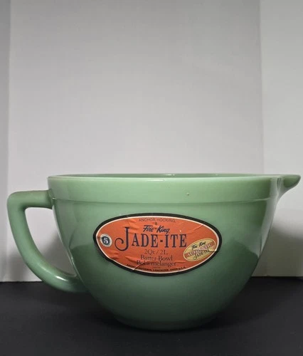Anchor Hocking Fire-King Jadeite 2 Qt Mixing Bowl w/Handle Spout 2000 Series NOS