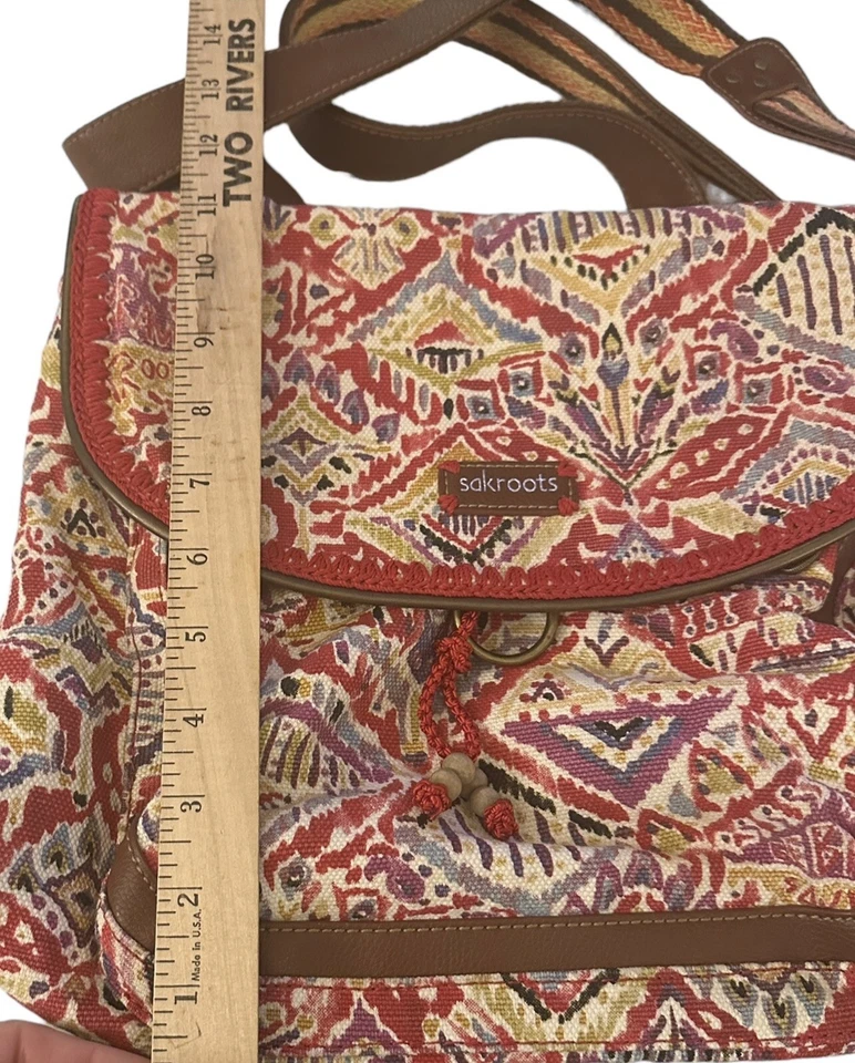 Mochila/cartera bandolera floral roja olímpica Sakroots, bolso -sin evidencia de desgaste- Foto 3 de 4