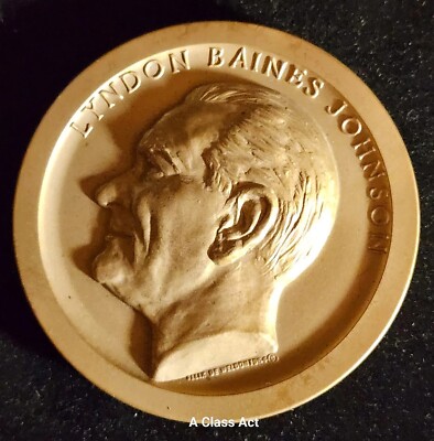 Lyndon Baines Johnson メダル ケース付き s-l400.jpg