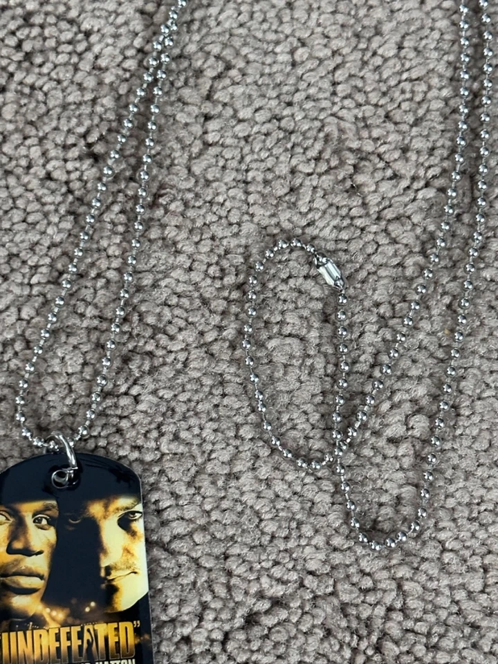 Undefeated Mayweather VS Hatton Boxing MGM Grand Vegas December 8, 2007 necklace Foto 3 de 4