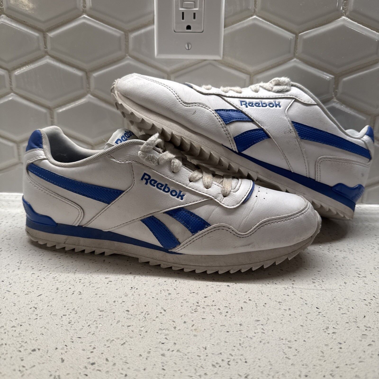 Reebok Classic Leather Men’s Running Shoe Athletic Sneakers White Trainers  9.5