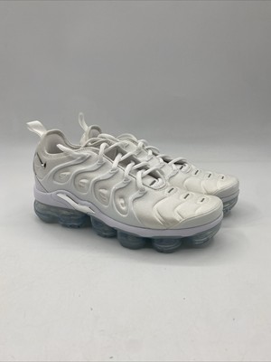 Nike Air Vapormax Plus White-Metallic Silver ChromeFQ8895-100 Women s Sz s 7.5-8