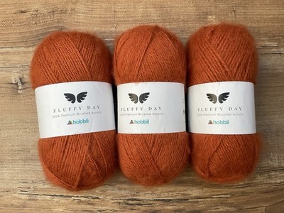 3 Knäuel gebürstetes Polyacryl Garn FLUFFY DAY Hobbii, Spicy (19)
