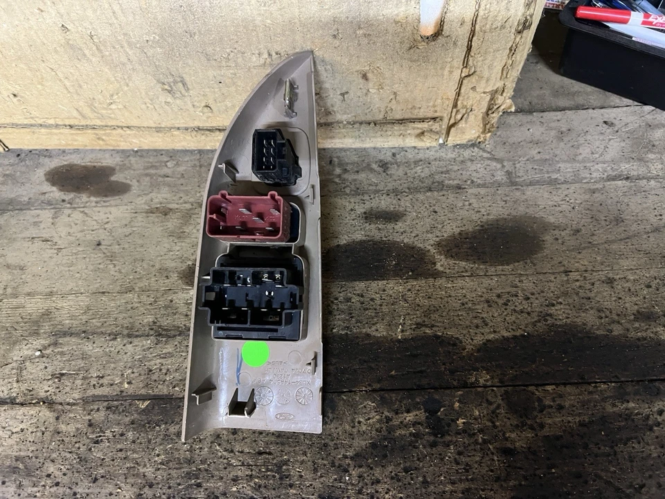 1999-2002 FORD F-150 ГРУЗОВИК REG. ГЛАВНЫЙ ВЫКЛЮЧАТЕЛЬ СТЕКЛОПОДЪЕМНИКА КАБИНЫ ЖЕЛТОВАТО-КОРИЧНЕВЫЙ ОБОДОК - Изображение 3 из 4