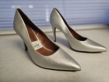 CHRISTIAN SIRIANO shoes Women's Silver metallic high heel pumps size 8