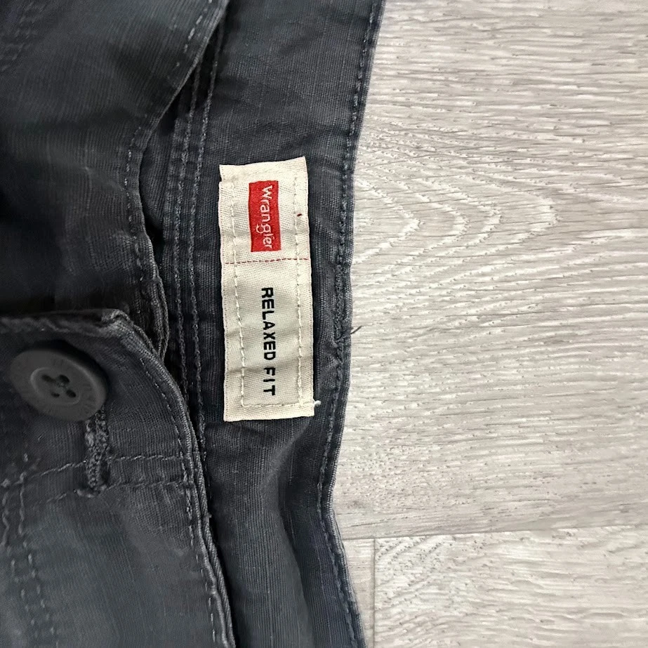 Pantalones Cortos Carga Wrangler Calce Relajado Para Hombre 38 Bolsillos Utilitarios Algodón Negro Foto 3 de 4