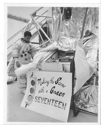 ORIGINAL 1972 NASA ISSUED PHOTO OF APOLLO 17 ASTRONAUT SCHMITT DURING TRAINING