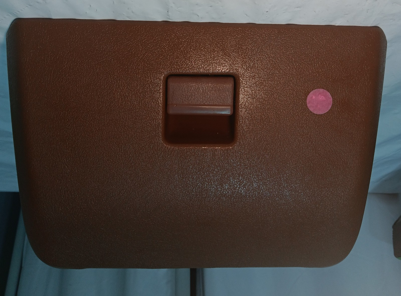 TOYOTA CAMRY 83-86 GLOVE BOX DOOR HANDLE LOCK 55560-32020 OEM JDM BROWN - Photo 1