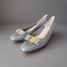 SALVATORE FERRAGAMO Vintage Italy Leather Gray Gold Bow Pumps Shoe 8.5aaa Narrow