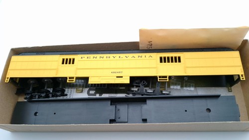 Athearn HO Pennsylvania PRR 492457 Tren de Trabajo Equipaje Coche Kit Caja Azul | Condition: New