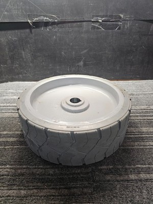 Blacksmith 15 x 5 Non-Marking Scissor Solid Forklift Tire & Rim 96252 Gray