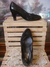 NWOB AEROSOLES IN SHAPE BLACK GLAZED LEATHER COMFORT PUMP HEELS CUT OUTS  7.5M