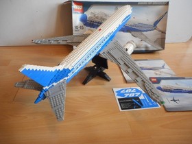 LEGO Boeing 787 Dreamliner with Box (Lego No: 10177)