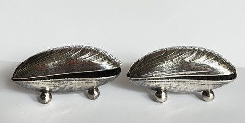 2 ORNEMENTS DE TABLE METAL
