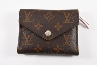 O60W07 Louis Vuitton Victorine Wallet
