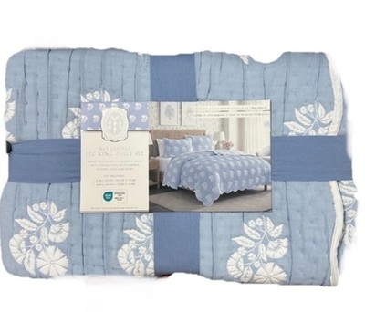 Morgan Blue and White Floral Reversible King Quilt Set 106 x90 