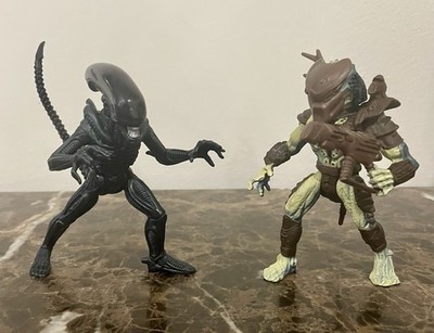 Kenner 1993 AVP Warrior Alien vs. Renegade Predator