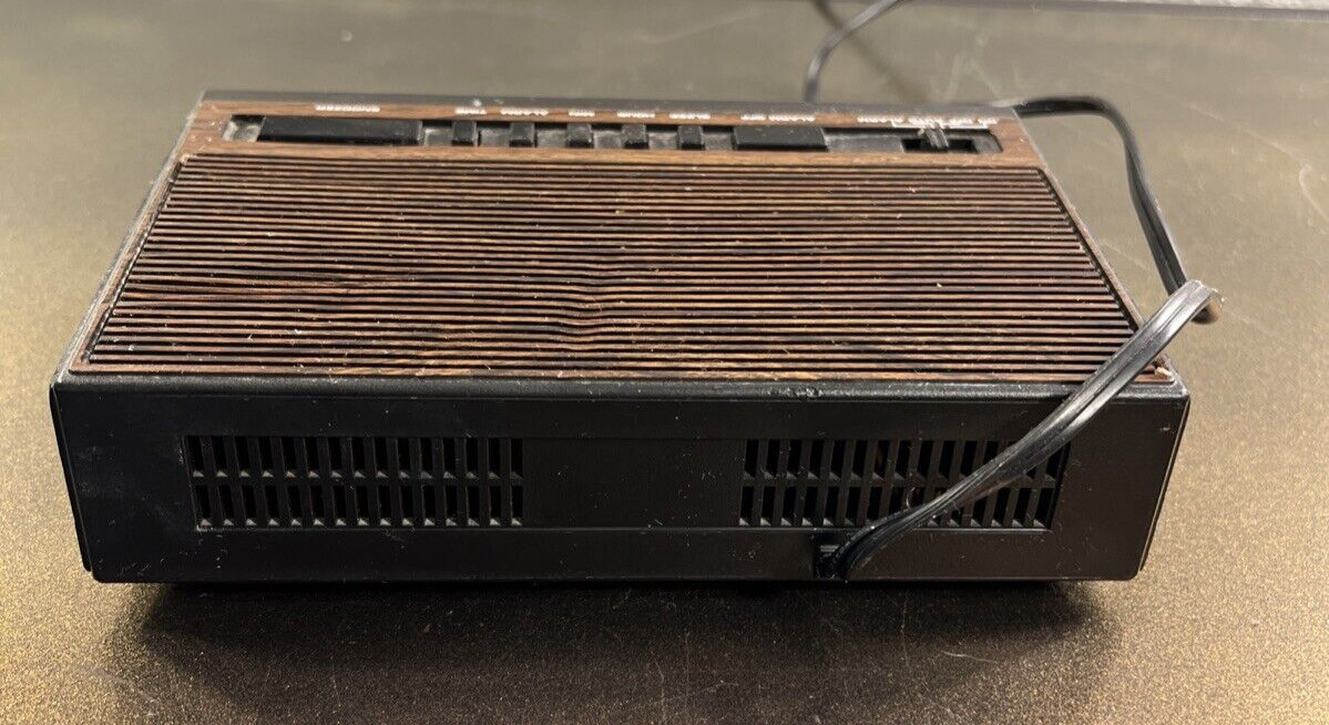 Vintage Spartus AM/FM Alarm Clock Radio Model 0107-61 Tested