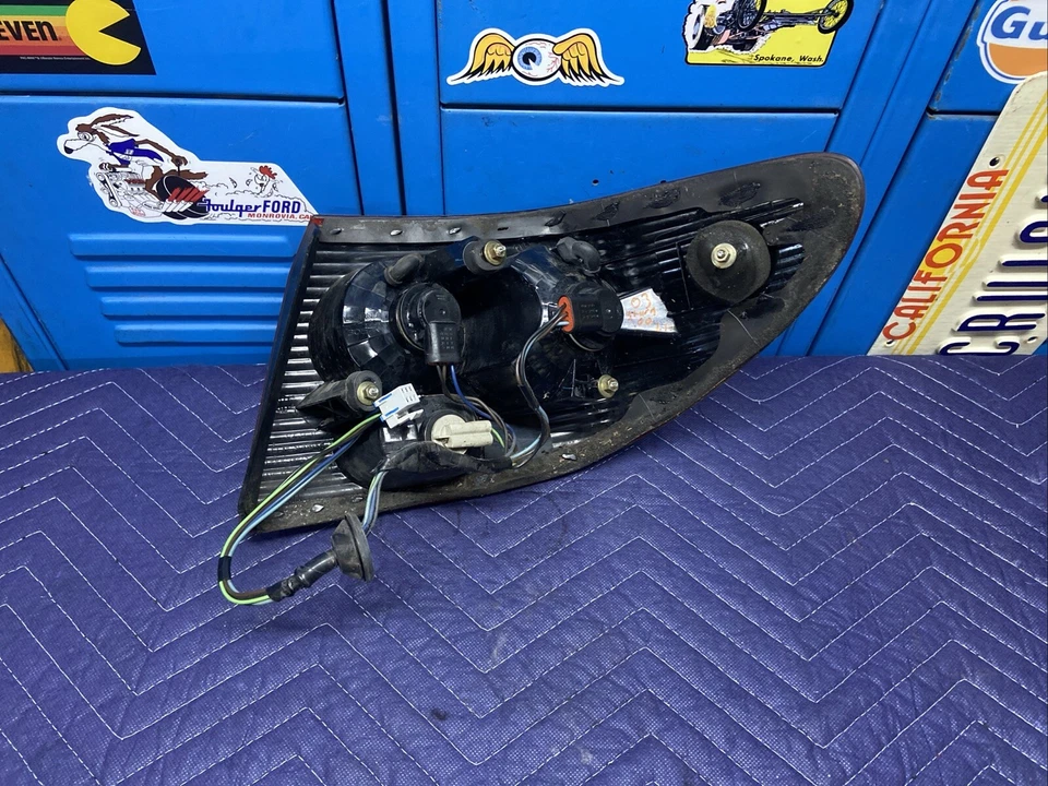 Luz trasera izquierda Saturn L200 2003 2004 2005 conductor Foto 2 de 4