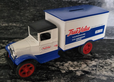1931 HAWKEYE TRUE VALUE HARDWARE VARIETY STORE 10th ANN ERTL COIN BANK & KEY 7''