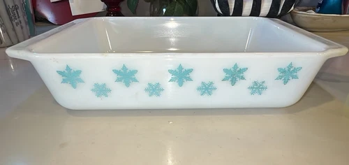 Pyrex White & Turquoise Snowflakes 2 QT Space Saver Casserole Dish 575-B VTG USA