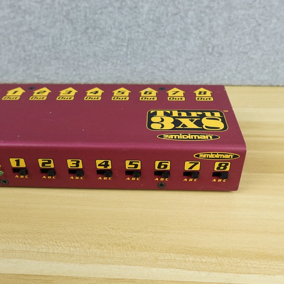 M-Audio Midiman Thru 3x8 MIDI Thru Splitter Utility Box 3-In 8-Out Midi UnitOnly - Image 3 of 4